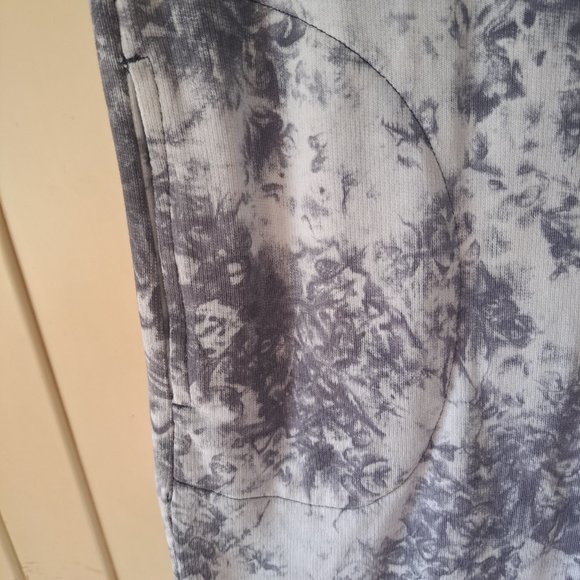 Chico"s Znergy womens gray absracr tie dye print stretchy shift dress.  Sz 00 - Picture 4 of 7